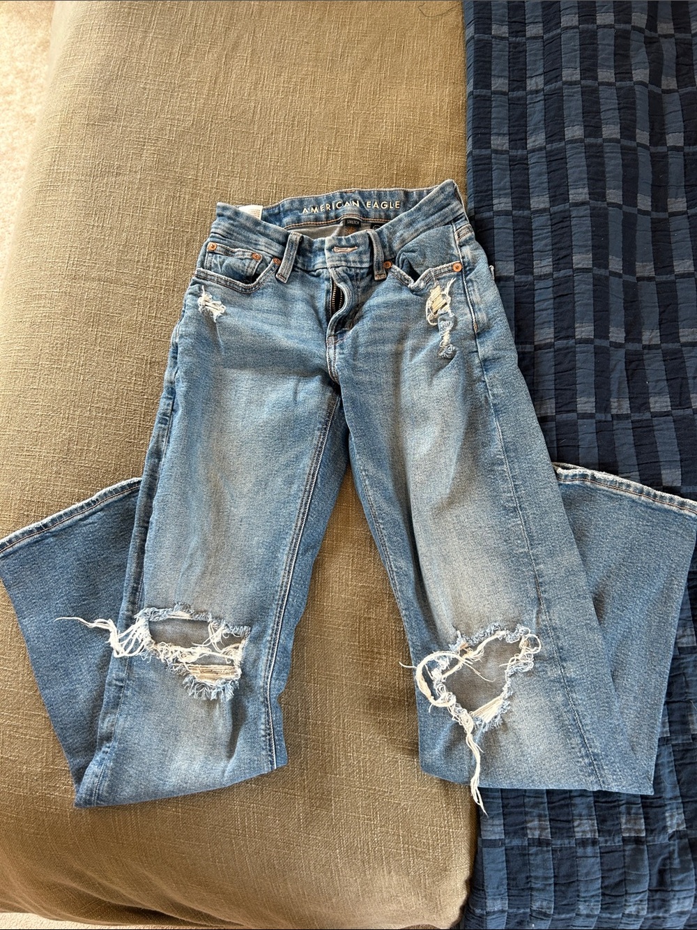 American Eagle Women's Light Blue Distressed Straight Leg Jeans high rise